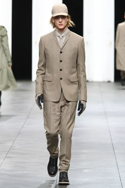 Look 33
